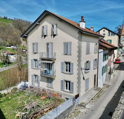 Charmant immeuble composé de 3 appartements loués, idéalement situé rue du bourg, au cœur de Moudon.