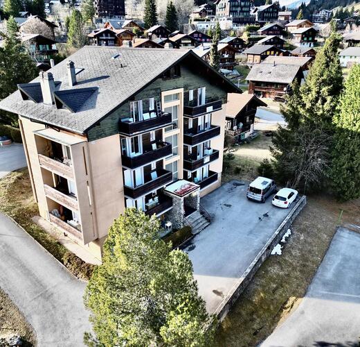 COMME UN CHALET ! GÉNÉREUX DUPLEX DE 4,5 PIÉCES EN ATTIQUE, TRAVERSANT, IDEALEMENT SITUÉ