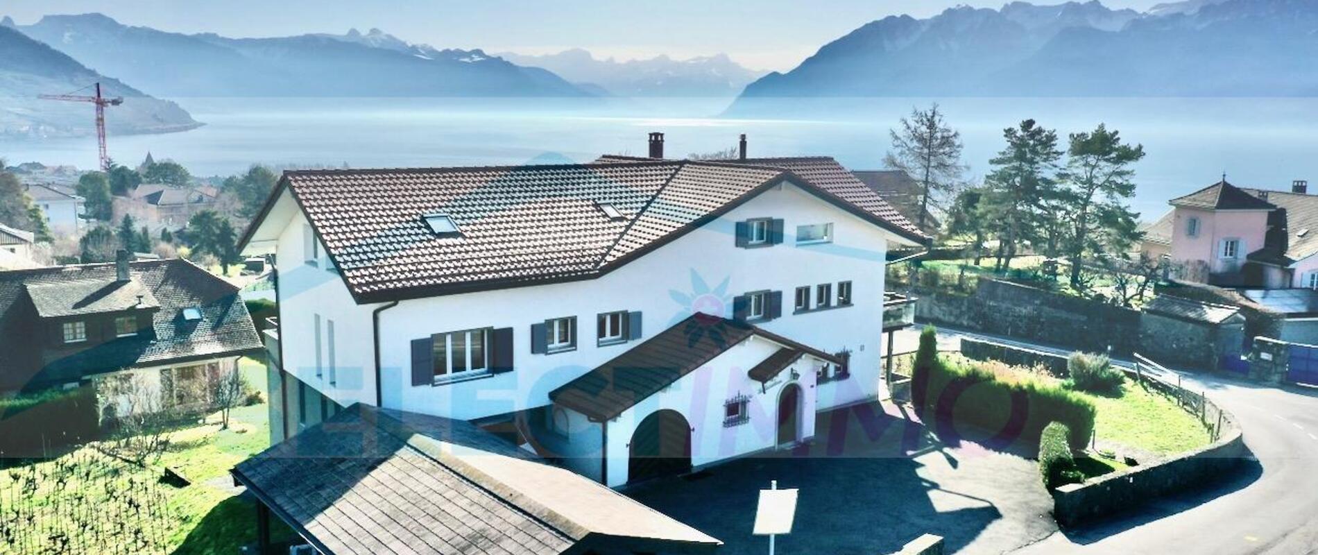 Magnifique appartement en attique, de type loft au bénéfice d'un emplacement idéal alliant tranquillité, vue, ensoleillement et accessibilité.